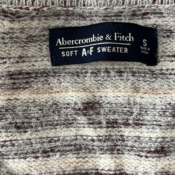 Abercrombie & Fitch, soft sweater, size small, excellent used condition Bin x - Picture 4 of 6